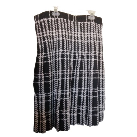 Leslie Fay Black and White Plaid Wool Skirt, Size 18 NWT - Picture 2 of 4